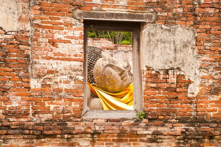 sleeping buddha statue in the window at what putthaisawan temple ayutthaya, thailand.の写真素材