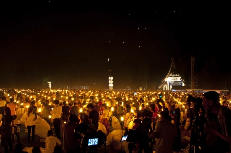 CHIANGMAI, THAILAND - OCTOBER 29 2011 :Thai people floating lamp. October 29 ,2011 in Tudongkasatarn, Chiangmai, Thailand. Tudongkasatarn is where floating lamp ceremony takes place every year.のeditorial素材