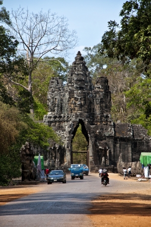 SIEM REAP, CAMBODIA - MARCH 4:Visitor at the bayon on MARCH 4, 2012 in Angkor. Angkor was inscribed on the UNESCO World Heritage List in 1992. is one of the four major miracle in Oriental.のeditorial素材