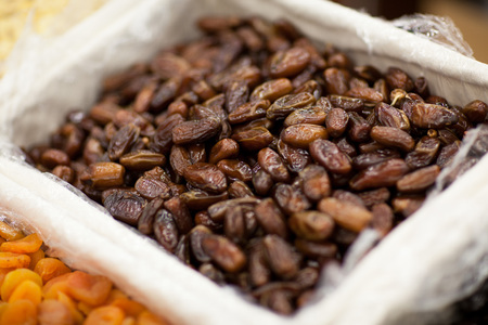 Date fruit closeup background. Date fruits on food store shelf on fruit marketの写真素材