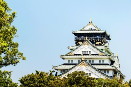 Osaka castle view from the front during daytime  It is a public place and a poppular tourist attractions in Osaka  It is also open for tourists to take pictures from outside のeditorial素材