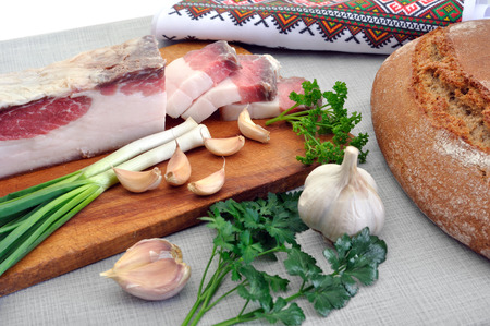 traditional simple ukrainian food: salted fresh lard salo, garlic, green onion,parsley and rye breadの写真素材