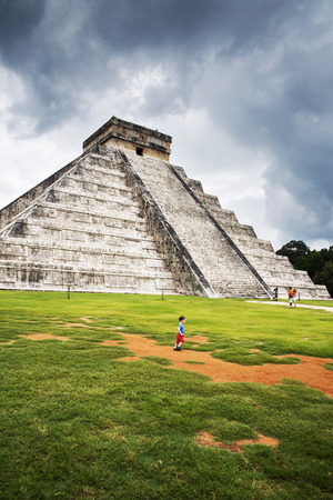 Mayan pyramid in Chichen Itzaの写真素材