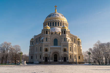 Russia. Kronstadt. St. Nicholas Sea Cathedral on a frosty February day.のeditorial素材