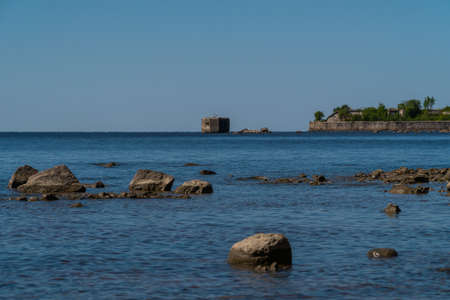 Russia. Kronstadt. May 30, 2021. Picturesque landscape. The Reef Fort and Tolbukhin Lighthouse on the horizon in the Gulf of Finland.のeditorial素材