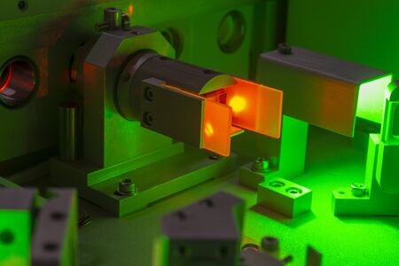 wavelength separation mechanism of scientific laser system, bright spots have typical speckle...