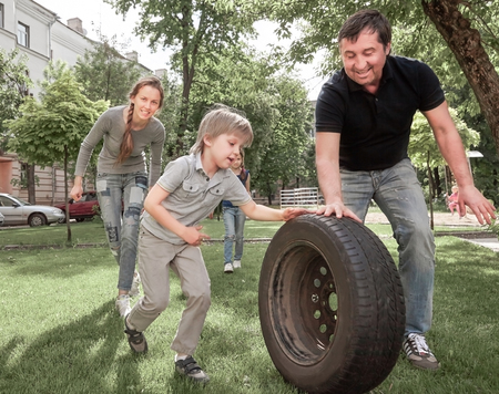 parents with their children playing in the city Parkの写真素材