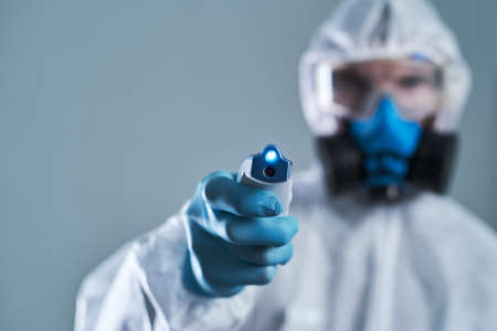 image of an electronic thermometer in the hands of a doctor .の写真素材
