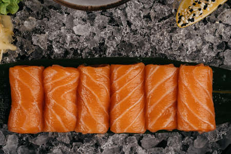 Top view salmon rolls with crushed iceの写真素材