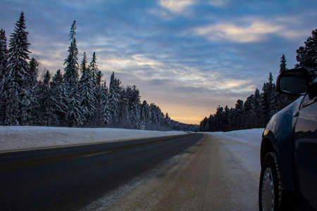 A section of the Khanty-Mansiysk-Nyagan highway in Russia. Track in the morning in winter at dawn in Siberia in frost.の写真素材