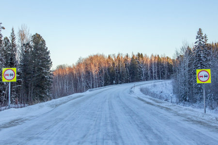 Winter road in Khanty-Mansiysk Autonomous Okrug âYugra in Russiaの写真素材