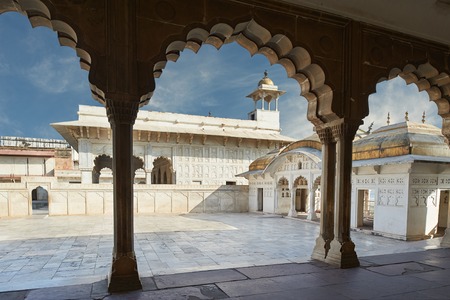 Red Fort is the former imperial residence of the Mughal Dynasty located in Agra, India. It is also a UNESCO World Heritage site and is about 2.5 km northwest of its more famous monument the Taj Mahal.のeditorial素材