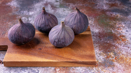 Ripe figs on a cutting board. Close-up.の写真素材