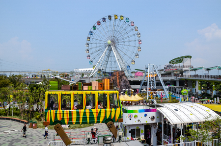 Ferris wheel and recreation facilities In Taipei Children's Amusement Parkのeditorial素材