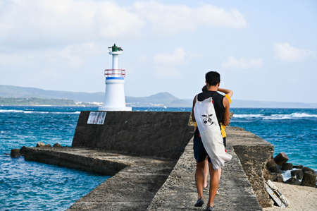 Pingtung, Taiwan-JAN 24, 2021: The back of the boy with small lighthouses at Houbihu Harbour in Pingtung, Taiwanのeditorial素材