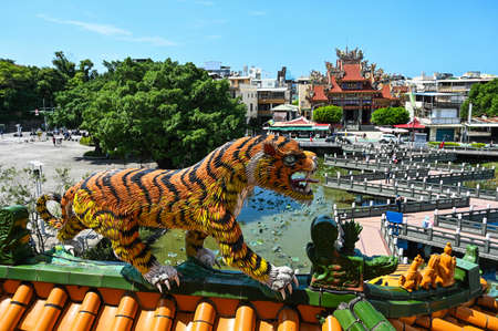 Kaohsiung, Taiwan - OCT 16, 2021: Dragon and Tiger Pagodas famous building in southern Taiwan.のeditorial素材