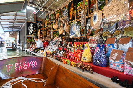 Ratchaburi, Thailand - DEC 22, 2022: Floating Market Dumnoen Saduakのeditorial素材