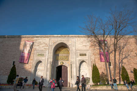 Sultanahmet,Fatih/Turkey - 03/22/2010 :The entering gate of the Topkapi Palace, the Museum of Ottoman Empireのeditorial素材