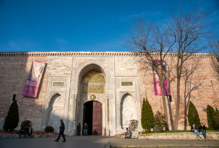 Sultanahmet,Fatih/Turkey - 03/22/2010 :The entering gate of the Topkapi Palace, the Museum of Ottoman Empireのeditorial素材