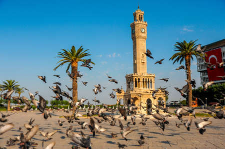 Ä°zmir/Turkey - 9/11/2010 :Ä°zmir historic clock tower and pigeonsのeditorial素材