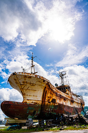 The Sun and the Giant Abandoned Shipの写真素材