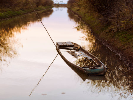 Sunken Boatの写真素材