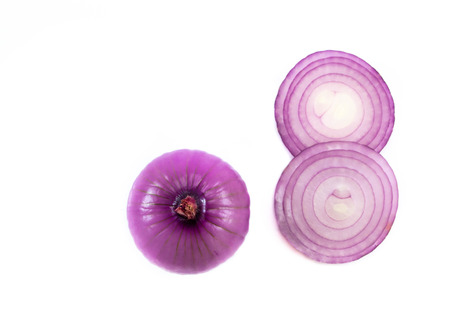 Red onions slice isolated on white backgroundの写真素材