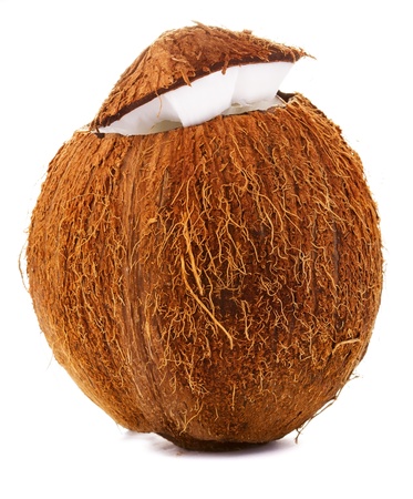 Cracked coconut on a white background. Ð Ð°ÑÐºÐ¾Ð»Ð¾ÑÑÐ¹ ÐºÐ¾ÐºÐ¾Ñ Ð½Ð° Ð±ÐµÐ»Ð¾Ð¼ ÑÐ¾Ð½Ðµ.の写真素材