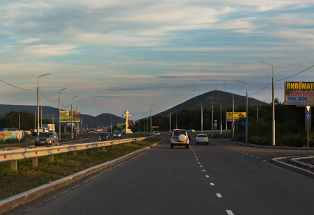 Petropavlovsk-Kamchatsky, Russia - August 12, 2016: Orthodox cross at the entrance to the city of Petropavlovsk-Kamchatsky.のeditorial素材
