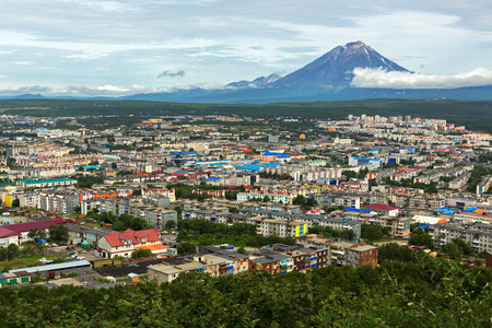 Petropavlovsk-Kamchatsky, Russia - August 17, 2016: Koryakskaya Sopka and Petropavlovsk-Kamchatsky from Mishennaya hillsのeditorial素材
