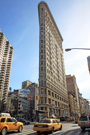 NEW YORK CITY - OCT 13  Yellow Taxi and Historic Flatiron Building in NYC as seen on OCT 13, 2012 in New York City This iconic triangular building located in Manhattanのeditorial素材