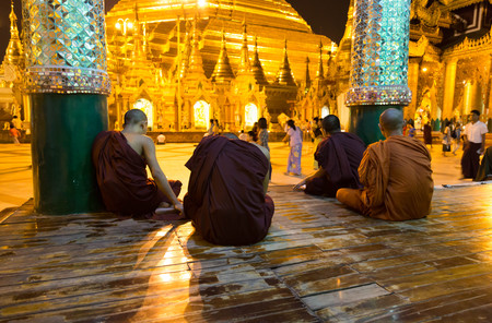 Monks prayin in the Shwedagon Pagoda, Yangon, Myanmarのeditorial素材