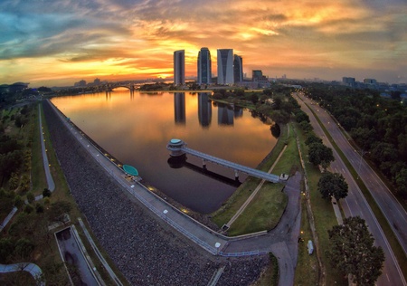 Aerial view of a sunset over a dam in Putrajayaの素材