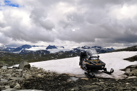 Sognefjell, Jotunheim, Norway - rocky landscape with snow in a natural park. Snow-covered rocks, mountains and icy lakes.のeditorial素材