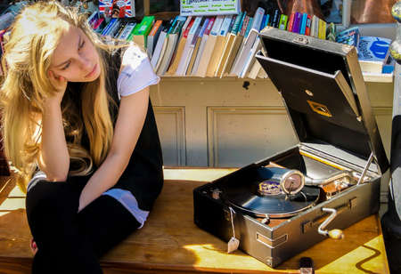 Old portable wind-up gramophone player at Brick Lane Sunday market in East London, Londonのeditorial素材