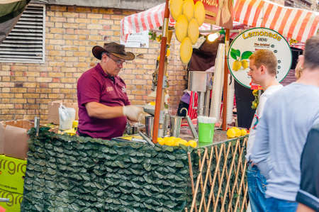 Market Stall being service Fresh Lemonade juice in Brick Lane in Londonのeditorial素材