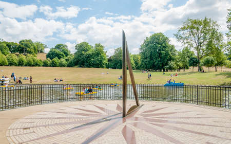 A sundial is a device that tells the time of day when there is sunlight by the apparent position of the Sun in the sky.Greenwich Park, London,のeditorial素材