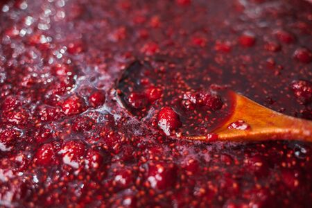 beautiful glare texture of raspberry jam closeup, food backgroundの写真素材