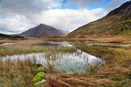 Llyn Idwal lake in the Glyderau Mountains in Snowdonia National park in Walesの写真素材