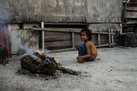 Mabul Island, Sabah, Malaysia - August 08, 2018: A row of beautiful chalet on the blue oceanMabul Island, Sabah, Malaysia - Aug 08, 2018: A happy face and enjoy of the Kids life on Mabul Island, they play with everything around themのeditorial素材