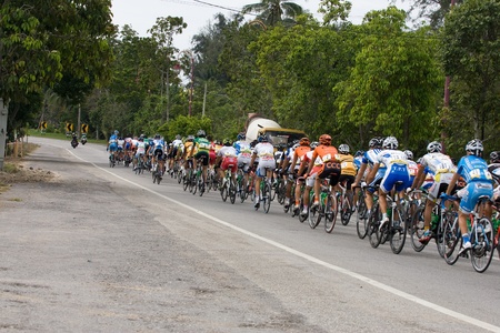 BANTING, SELANGOR - JANUARY 29 : The largest group of cyclists from various teams cycle during Stage 7 of the Tour de Langkawi from Banting to Tampin on January 29, 2011 in Banting, Malaysia.のeditorial素材