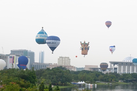 PUTRAJAYA, MALAYSIA - MARCH 18 : Hot air balloons in the air space at putrajaya during 3rd Putrajaya International Hot Air Balloon Fiesta March 18, 2011 in Putrajaya, Malaysia.のeditorial素材