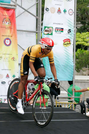 PUTRAJAYA - FEB 15 : Host participants Nik Mohd Azwan Zulkiflie ready to be released in Asian Cycling Championships 2012 during time trial event on February 15, 2012 in Putrajaya, Malaysia.のeditorial素材