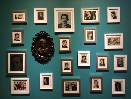 Our national hero photo on wallの素材