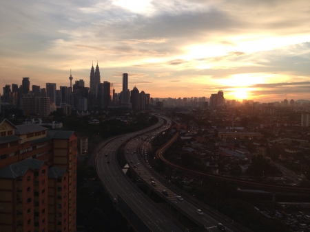 Sunset over kuala lumpur skylineの素材