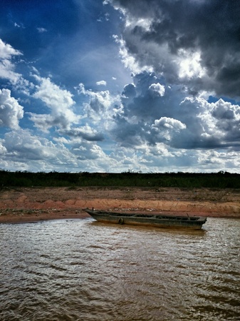Alone boat at tonle sap Cambodiaの素材