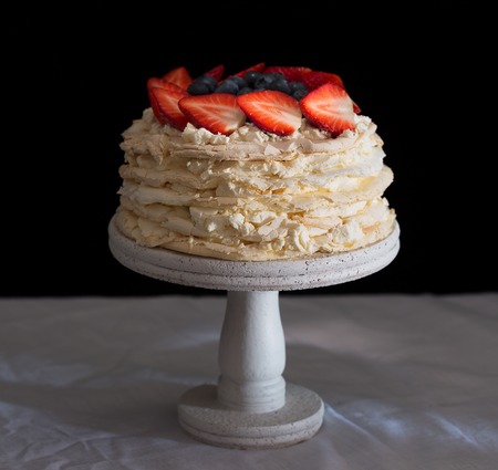 Strawberry pavlova cakeの写真素材