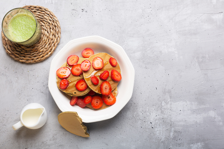 Homemade pancakes. This delicious pastry is included in the menu of cafes and restaurants around the world. Copy space for your textの写真素材