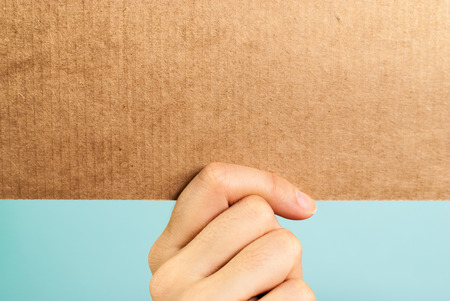 Hand holding a blank cardboard messageの写真素材