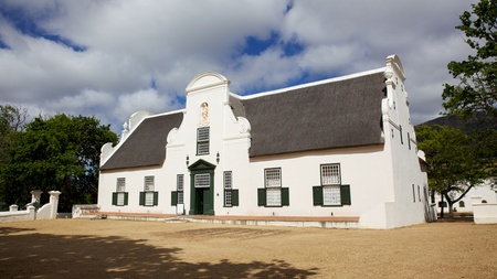 Groot Constantia, the finest surviving example of Cape Dutch architecture, and one of South Africaâs foremost historical monuments tourist attractions, dates back to 1685. Groot Constantia has been producing wine for more than three centuries. In 1685, の写真素材